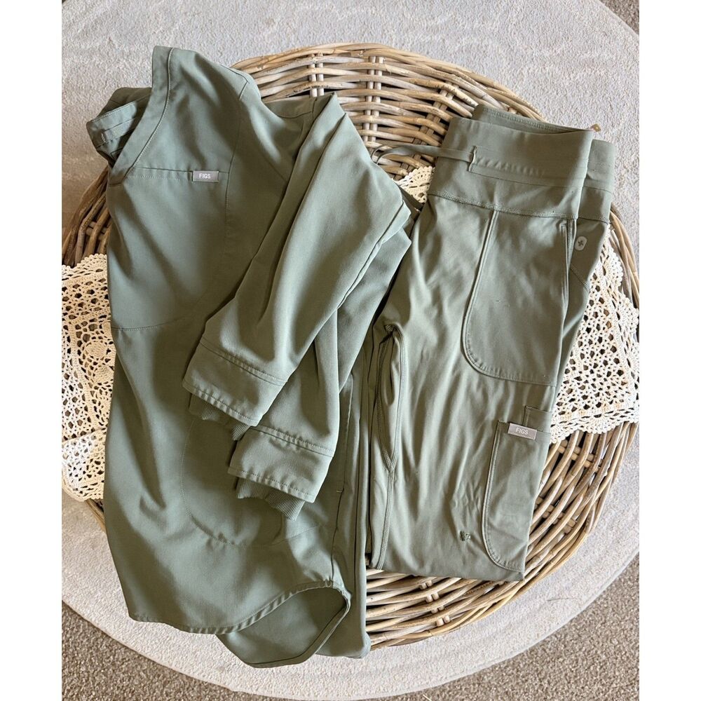 FIGS Moss Halle Long Sleeve Tunic & Seville Scrub Skinny Legging Scrub Set S/M